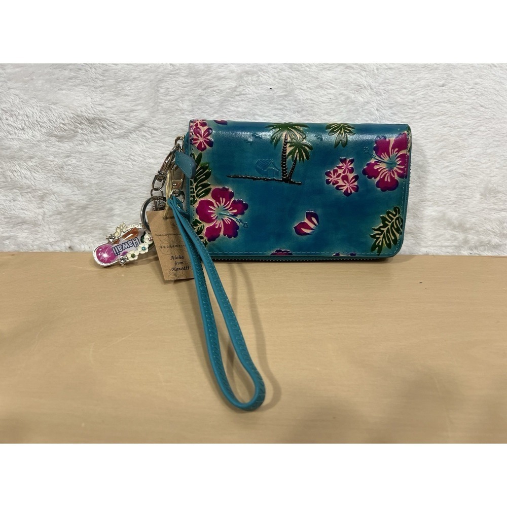 NWT Aloha From Hawaii Women's Full Size Wallet Blue Floral‎